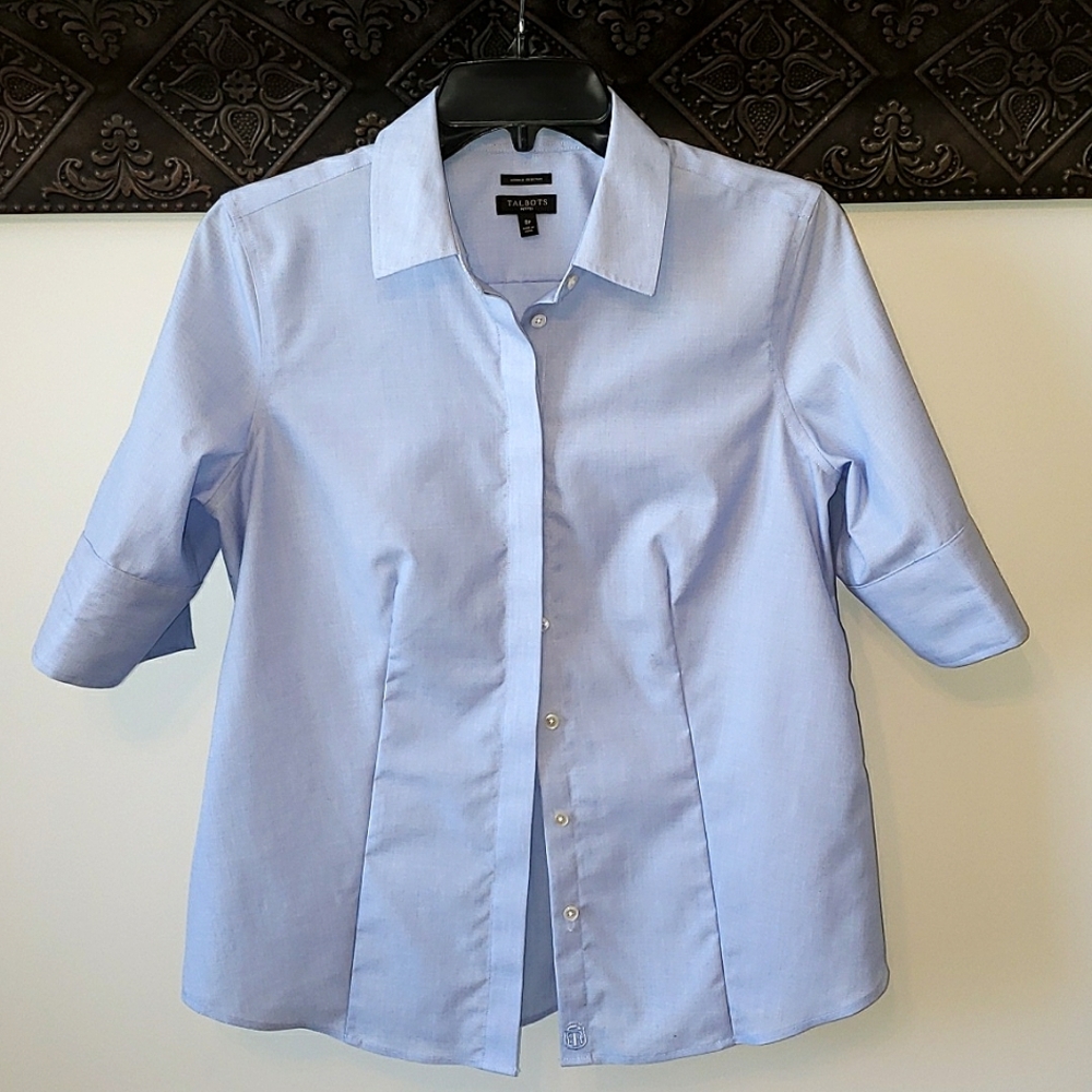 Talbots light blue wrinkle resistant 3/4 sleeve shirt.  Size 8P